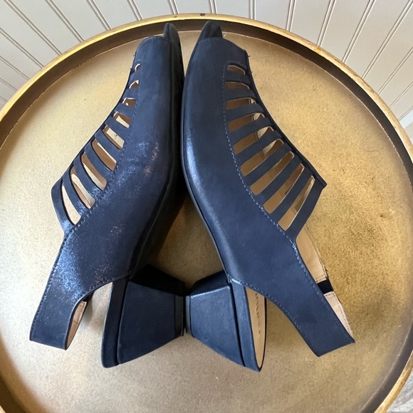 NUTURE VIVICAH NAVY BLUE CAGED SLINGBACK SANDAL | LEATHER | SIZE: 7.5 | EUC - Picture 4 of 7